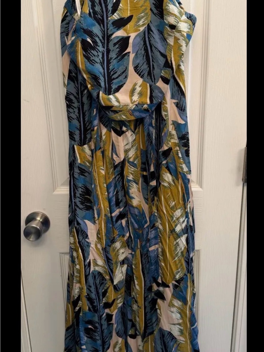 Lulu's Multicolor Leaf-Print matching crop top and skirt in Blue, Olive & Black